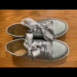 Silver glitter casual sneakers w/ ribbon laces